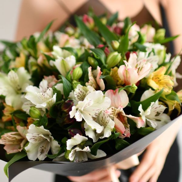 alstroemeria wedding bouquet