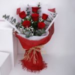bunch_of_6_red_roses