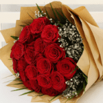 hand_bouquet_of_bewitching_red_roses_1