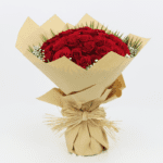 hand_bouquet_of_graceful_red_roses